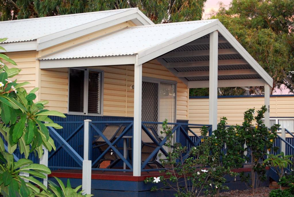 Coral Coast Tourist Park Hotel Carnarvon Room photo