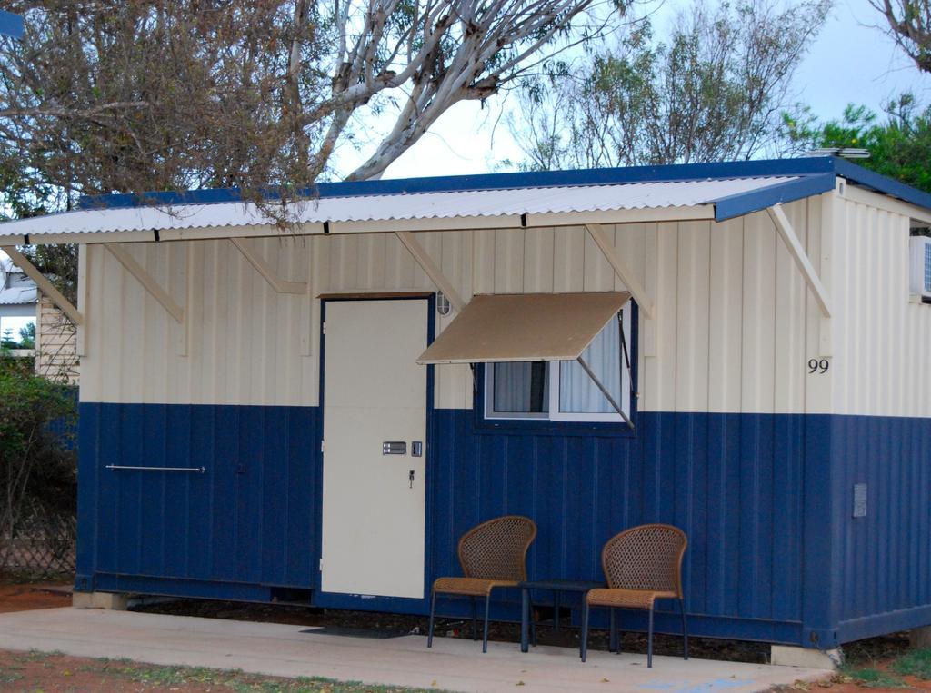 Coral Coast Tourist Park Hotel Carnarvon Room photo